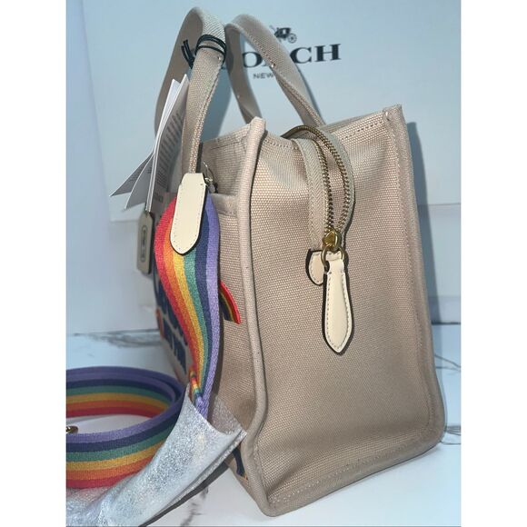 🔥🎁NWT! Coach Rainbow Canvas Cargo Tote Handbag CBF51 Msrp:$350.00 - Picture 3 of 7